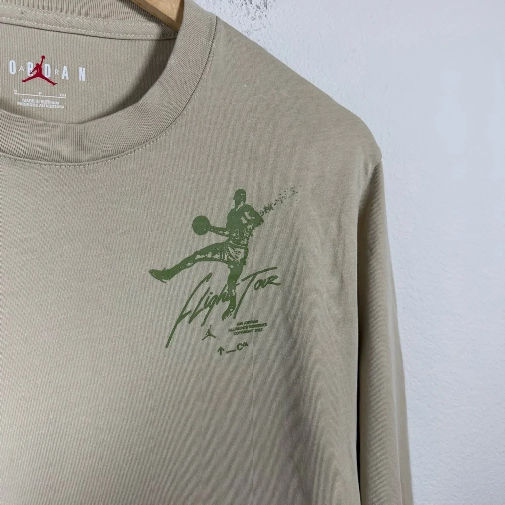 Air Jordan Men’s Flight Heritage 85 Long Sleeve Crewneck Beige/Green S